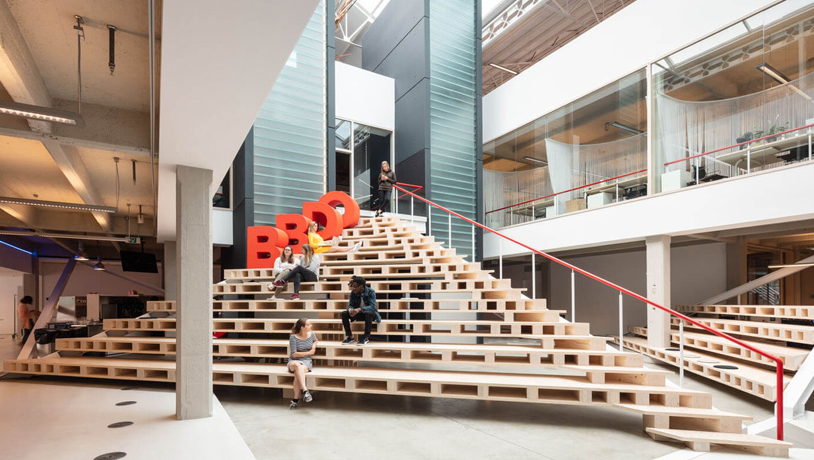  辦公室裝修設(shè)計效果圖-倉庫翻新的辦公室