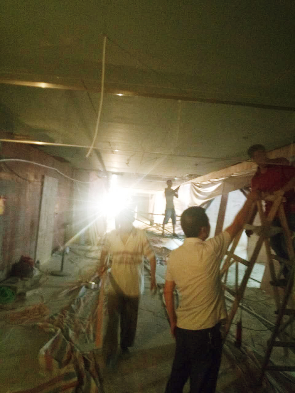 忠州建瑪特建材城B1棟公共區(qū)域室內(nèi)裝修進度匯報——封石膏板